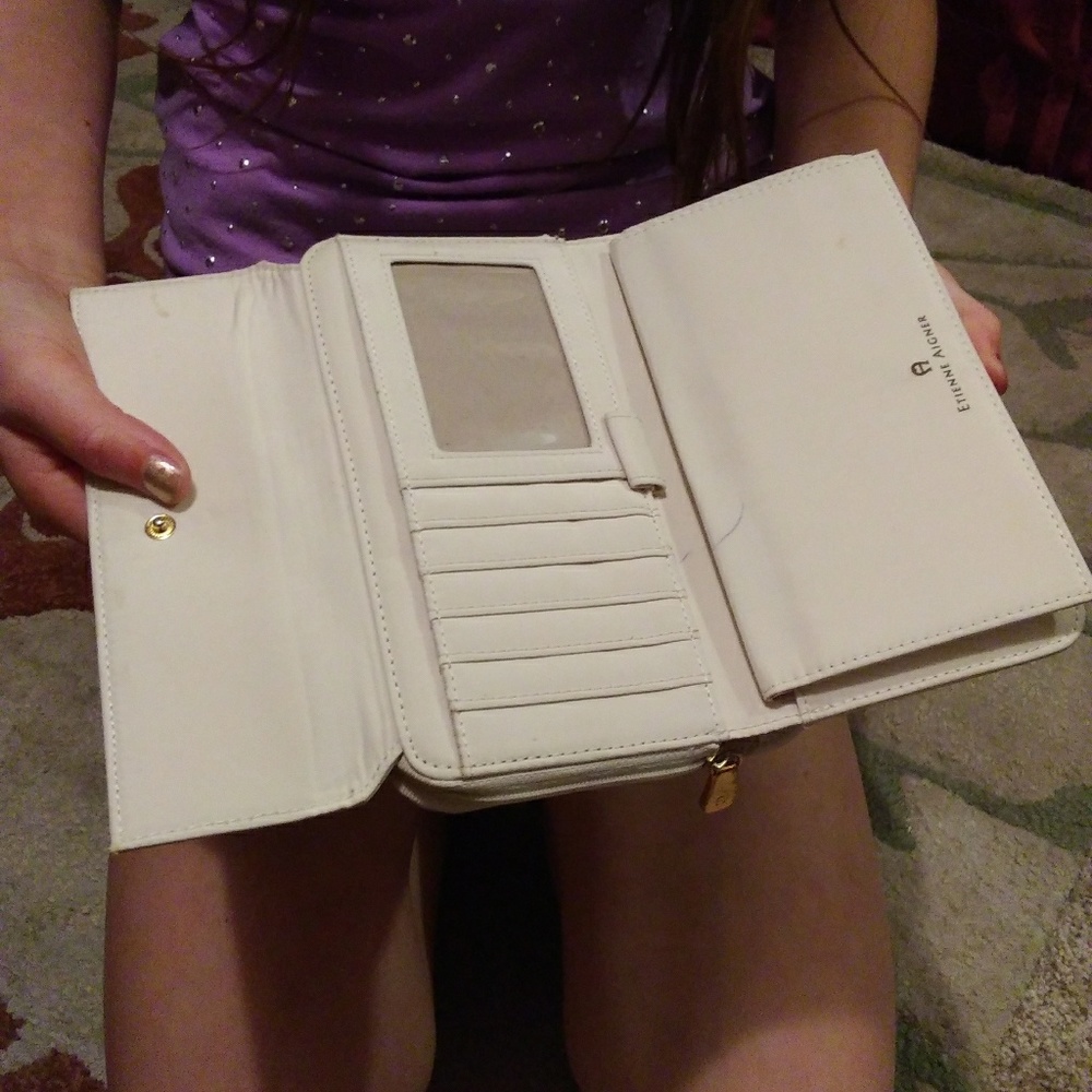 White Wallet